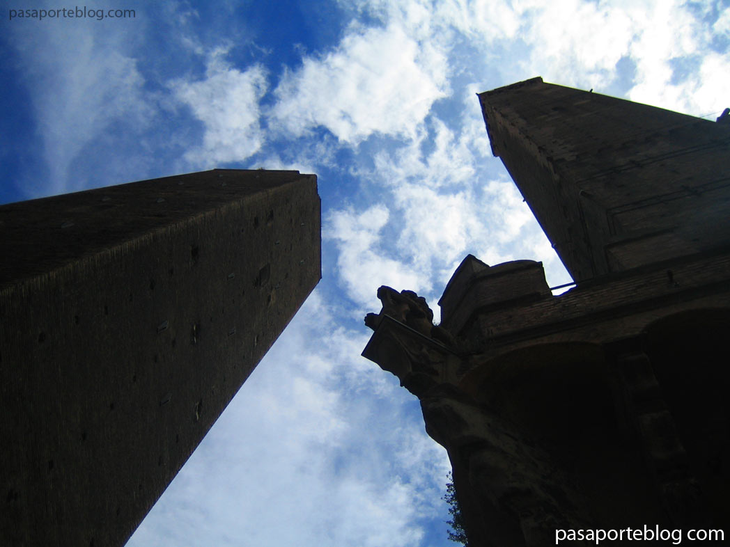  Las Dos Torres Garisenda y Asinelli Bolonia