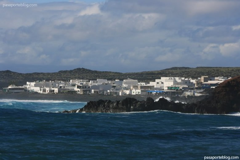 El Golfo, Lanzarote un pueblo de restaurantes a la orilla del océano Atlántico
