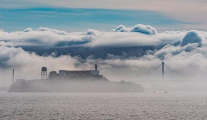carcel de alatraz entre la niebla de San Francisco