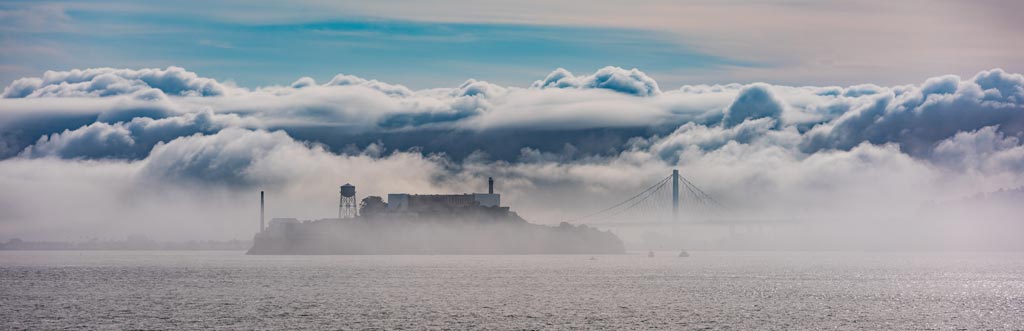 carcel de alatraz entre la niebla de San Francisco
